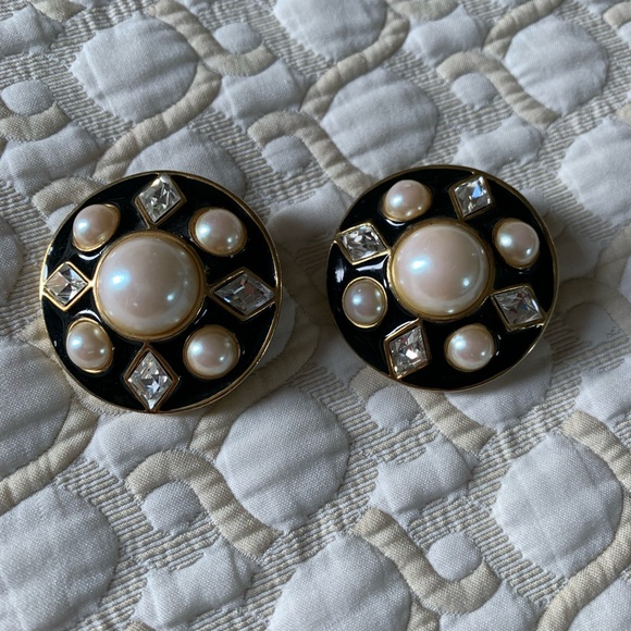 Vintage clip on earrings - Picture 1 of 5